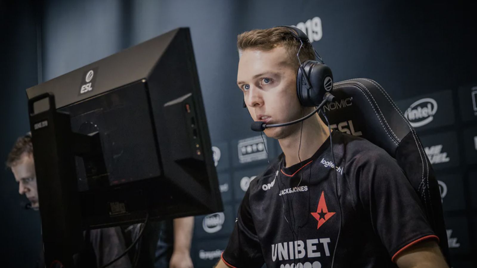 Astralis are going to face ENCE in the battle for the spot