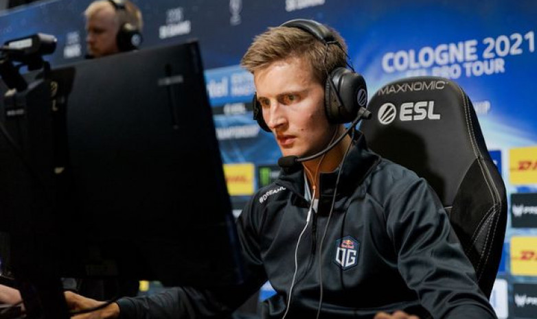 valde is looking at the options
